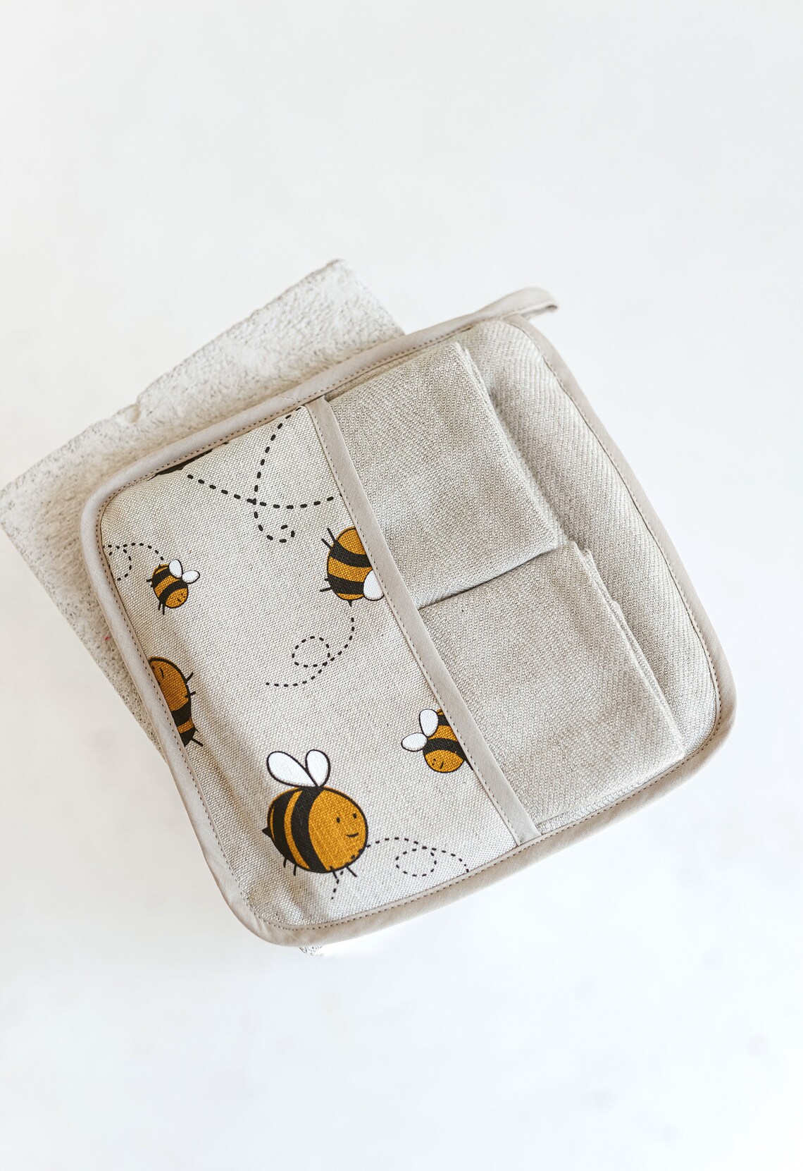 Multipurpose Kitchen Set With Bumblebees Quilted Coaster With Pocket
