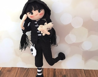 Muñeca de miércoles de ganchillo, muñeca de ganchillo, muñeca Addams del miércoles, muñeca hecha a mano, regalo de muñeca Addams del miércoles, muñeca gótica de terror, regalo para ella