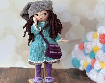Muñeca princesa de crochet, muñeca princesa de punto, cabello castaño de crochet, muñeca con bolso morado, muñeca con diseño personalizado, regalo para ella, muñeca con vestido azul