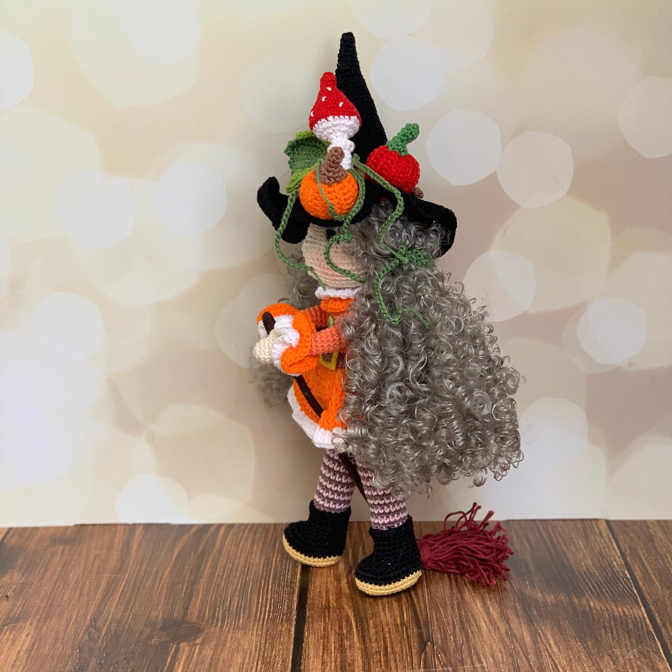 SAVITA Bambola Strega All'Uncinetto 14cm, Positiva Con Cappello E Biglietto D'Incoraggiamento, Regalo Di Supporto Emotivo Per Halloween