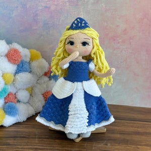 Handmade Crochet Cinderella Doll – Amigurumi Princess Toy – Fairytale Plush – Gift for Girls – Nursery Decor