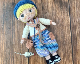 Muñeco Niño De Ganchillo, Ratón De Ganchillo, Niños De Ganchillo, Regalo Para Niños, Niño Con Ratón, Regalo Para Niño, Regalo Para Él, Ratones De Ganchillo, Juguetes Hechos A Mano