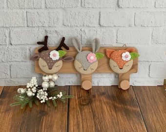 Ganchos de pared de animales de ganchillo, ganchos de pared de madera, decoración de la habitación de los niños, gancho de pared de la habitación de los niños, percha de ganchillo, perchas de madera para la habitación de los niños