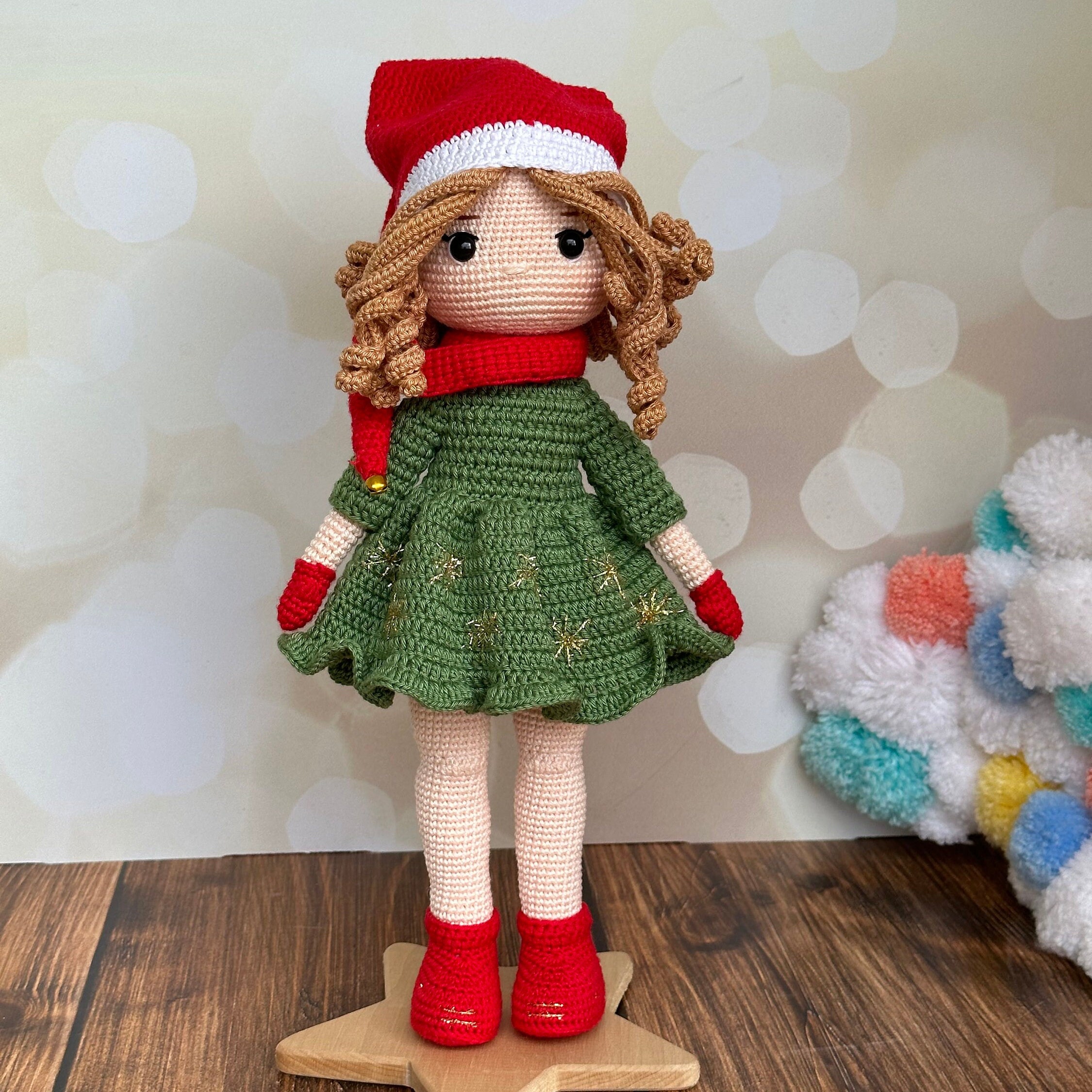 編みの人形 セール 赤い帽子 緑色 編みの人形 赤い帽子 緑色 人形用