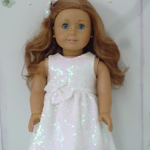 Irisierendes Paillettenkleid mit Haarschleife : Handgemachte 46 cm Puppenkleidung