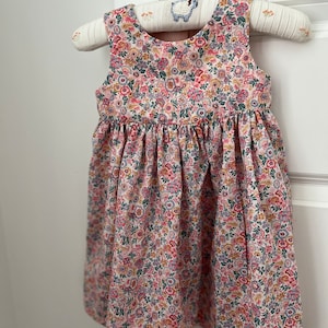 Vestito per bambina, grazioso motivo floreale Liberty