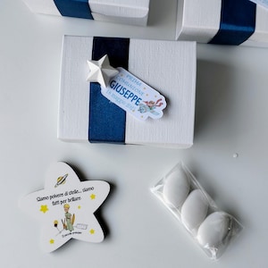 Bomboniere Piccolo Principe, scatoline con confetti  e calamite in legno da frigo con frasi motivazionali per battesimo, comunione e cresima