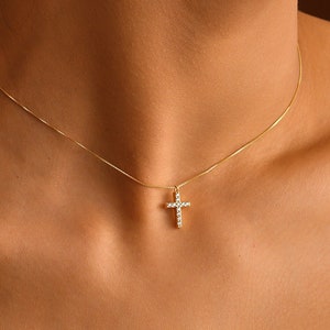 14K Gold Kreuz Halskette, Box Kette Kreuz Halskette, religiöser Schmuck, Zierliche Halskette, Geschenk für sie, Weihnachtsgeschenk, QA120