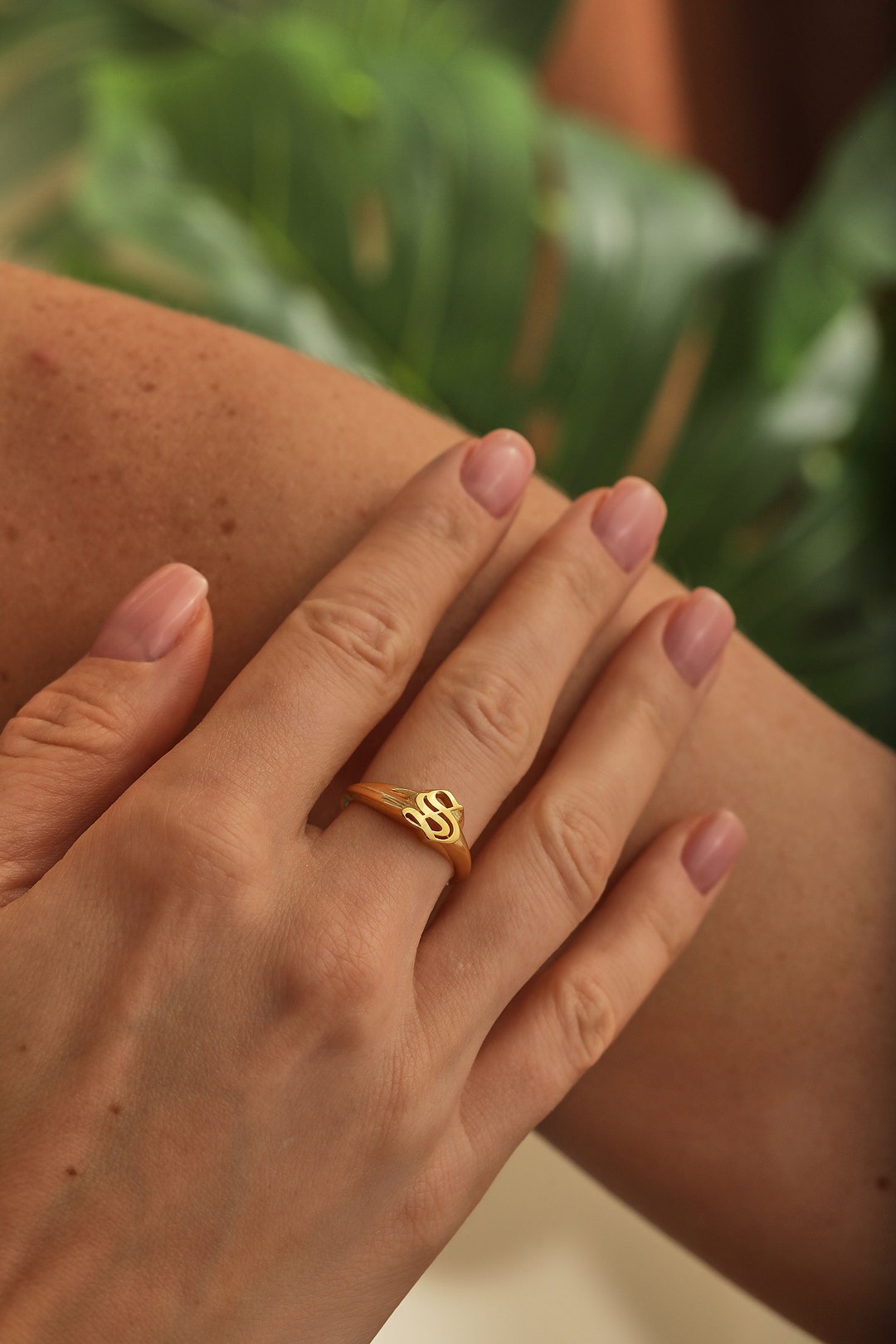 14K Gold alter englischer Anfangsring personalisierter Buchstabenring Initialring Gothic Statement Ring Brautjungfer Schmuck Geburtstagsgeschenk QA70 Etsy