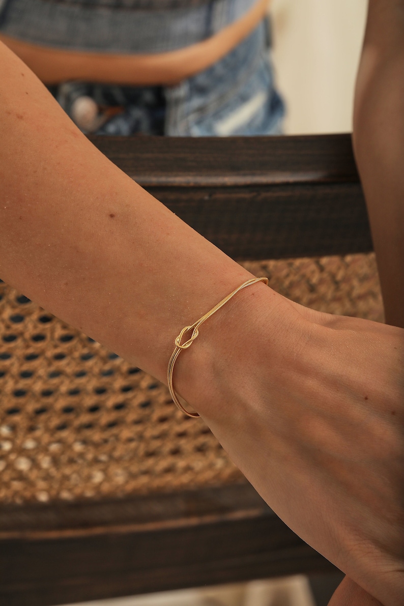 LOVE KNOT BRACELET