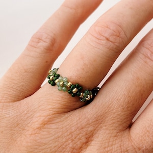 keari - POPPY daisy bead ring, fir/dark green, bead jewelry, Miyuki/glass beads