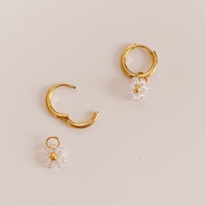 keari - hoop earrings in gold or silver with flower pendant, daisy earrings, stainless steel, Miyuki beads, colors customizable
