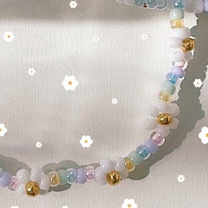 keari DAISY Perlenarmband pastell Regenbogen , Gänseblümchen Perlenschmuck, Miyuki/ Glasperlen weiß/gold