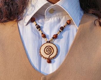 Natuurlijke houten spiraalhangerketting: boho hippie-sieraden