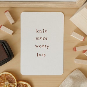 Carte postale "Knit more worry less" - Format A6
