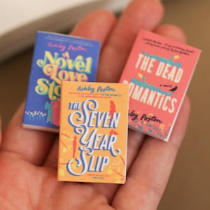 Miniaturas artesanais de romances de Ashley Poston (conjunto de 3 mini livros): The Seven Year Slip, Reader, Romance, Miniaturas, Livros Minúsculos, Booktok