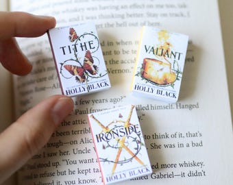 Handgemachte MINI Moderne Feen Märchen Bücher (3er Set) , Fantasy, Miniatur, kleine Bücher, booktok Holly Black YA tithe Valiant