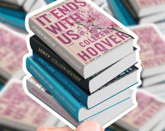 Naklejka na stos książek inspirowana Colleen Hoover | prezent, laptop, butelka na wodę, wodoodporne naklejki, romans książkowy, romans współczesny