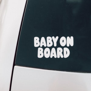 Naklejka na samochód Baby on Board White | Naklejka na samochód, dekoracyjna naklejka na samochód, Tiny Human, naklejka na szybę samochodową, prezent na baby shower, prezent dla mamy, przyszła mama