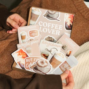 Coffret cadeau amateur de café | Imperméable, idée cadeau, feuille d'autocollants, feuille d'autocollants, adorables autocollants tendance pour bouteilles d'eau, amateur de café, café glacé