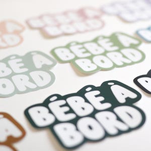 Bébé à Bord Bumper Sticker (French) | Décalque de voiture, vinyle décoratif, petit humain, cadeau de douche de bébé, cadeau de maman image 8