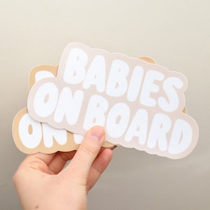 Naklejka na zderzak Babies on Board | Naklejka na samochód | Dekoracyjna naklejka na samochód | Naklejka samochodowa odporna na warunki atmosferyczne, Prezent na baby shower dla małego człowieka, Prezent dla mamy,