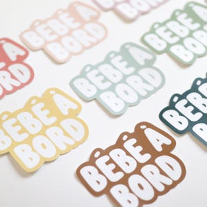 Bébé à Bord Bumper Sticker (French) | Décalque de voiture, vinyle décoratif, petit humain, cadeau de douche de bébé, cadeau de maman image 7