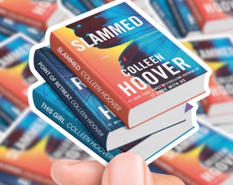 Naklejka na stos książek z serii Slammed | prezent, laptop, butelka na wodę, wodoodporne naklejki, romans książkowy, Colleen Hoover, fikcja, romans współczesny