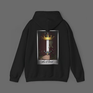 Ace of Swords Tarot Hoodie: Digitale Kunst Tarot Geschenk | Symbolisches Design | Okkultes Kleid | Einzigartiges Tarot-Liebhaber-Sweatshirt | Witchcore Kleidung