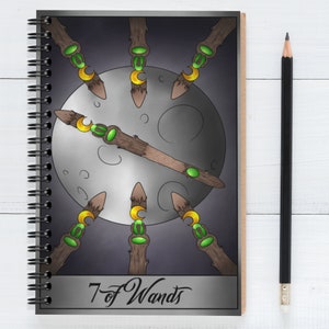 Seven of Wands Tarot Journal: Herausforderungen meistern, fest stehen | Perfekt für Tarot-Enthusiasten + Reflektierende Schrift | Einzigartiges Symbolisches Notizbuch