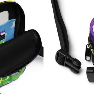 Puede incluir: Una bolsa de bandolera morada y amarilla con una correa negra y un cierre de cremallera. La bolsa tiene un interior negro con un bolsillo peque&ntilde;o y una ranura para el tel&eacute;fono. La bolsa presenta un dise&ntilde;o de personaje de dibujos animados.