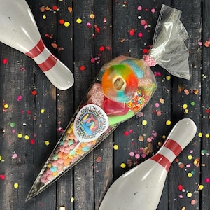 Coni di caramelle arcobaleno da bowling personalizzati, bomboniere per feste di bowling per bambini, coni di caramelle pre-riempiti Pick and Mix, caramelle multicolori