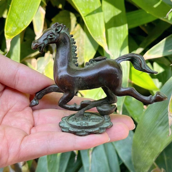 Little Horse Sculpture Statue,Solid Brass Copper Decorative Horse Ornament Collectible Funny Animal Table Decor Crafts Ornament Paperweight