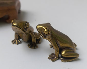 2 Pieces vintage style brass cute frog statues, home brass toad decorations, and collection gifts,Feng Shui Wealth Art decor ornament ZF253