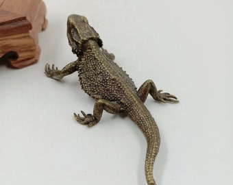 Copper makes delicate lizard statues, copper makes interesting animal desk decorations, copper statues art crafts