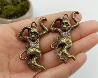 2pcs Mini Brass lucky Monkey figurine pendant,Copper Decorative cheetah Ornament Collectible Animal Table Decor Crafts Ornament Paperweight