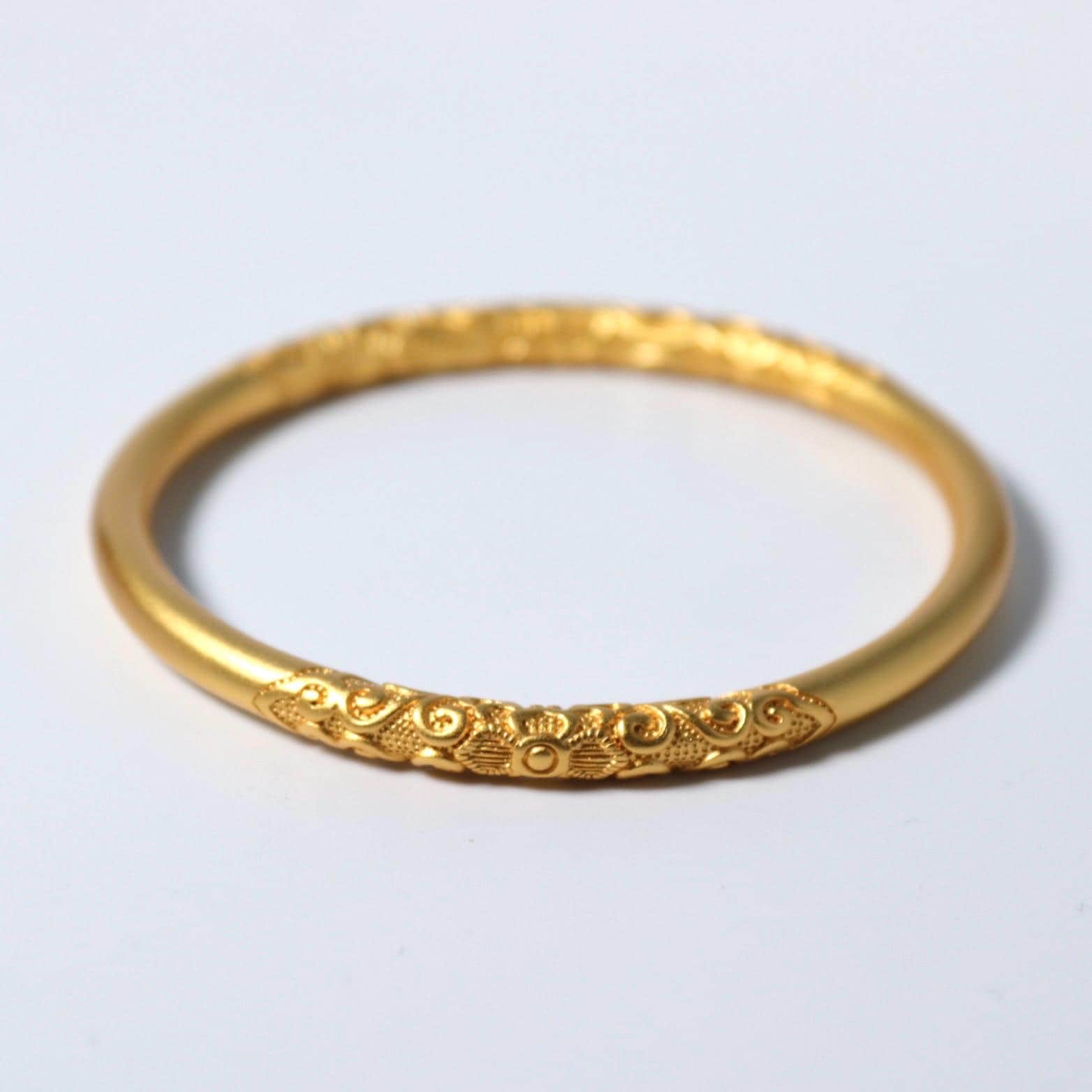 Chinese style scroll art gold bangle 24 k gold Chinese wedding bangle