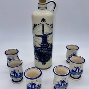 VINTAGE DELFT Blue Hand-painted DECANTER w/Cork with 6 Ceramic Raised Shot Cups