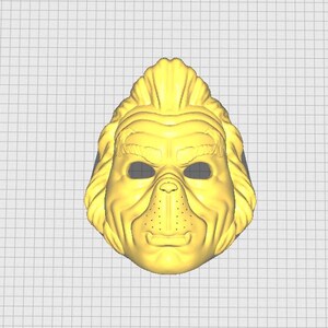 Puede incluir: Una máscara de plástico amarilla con una cara de dibujos animados, que presenta una nariz grande, ojos pequeños y una boca ancha. La máscara tiene una superficie texturizada y parece ser un disfraz de Halloween.