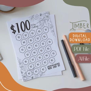Può includere: Una sfida stampabile di 30 giorni per risparmiare 100 €. La sfida è presentata in un modello a nido d'ape con importi in euro in ogni cella. La stampabile è decorata con illustrazioni floreali e il testo "Congratulazioni, ce l'hai fatta!"