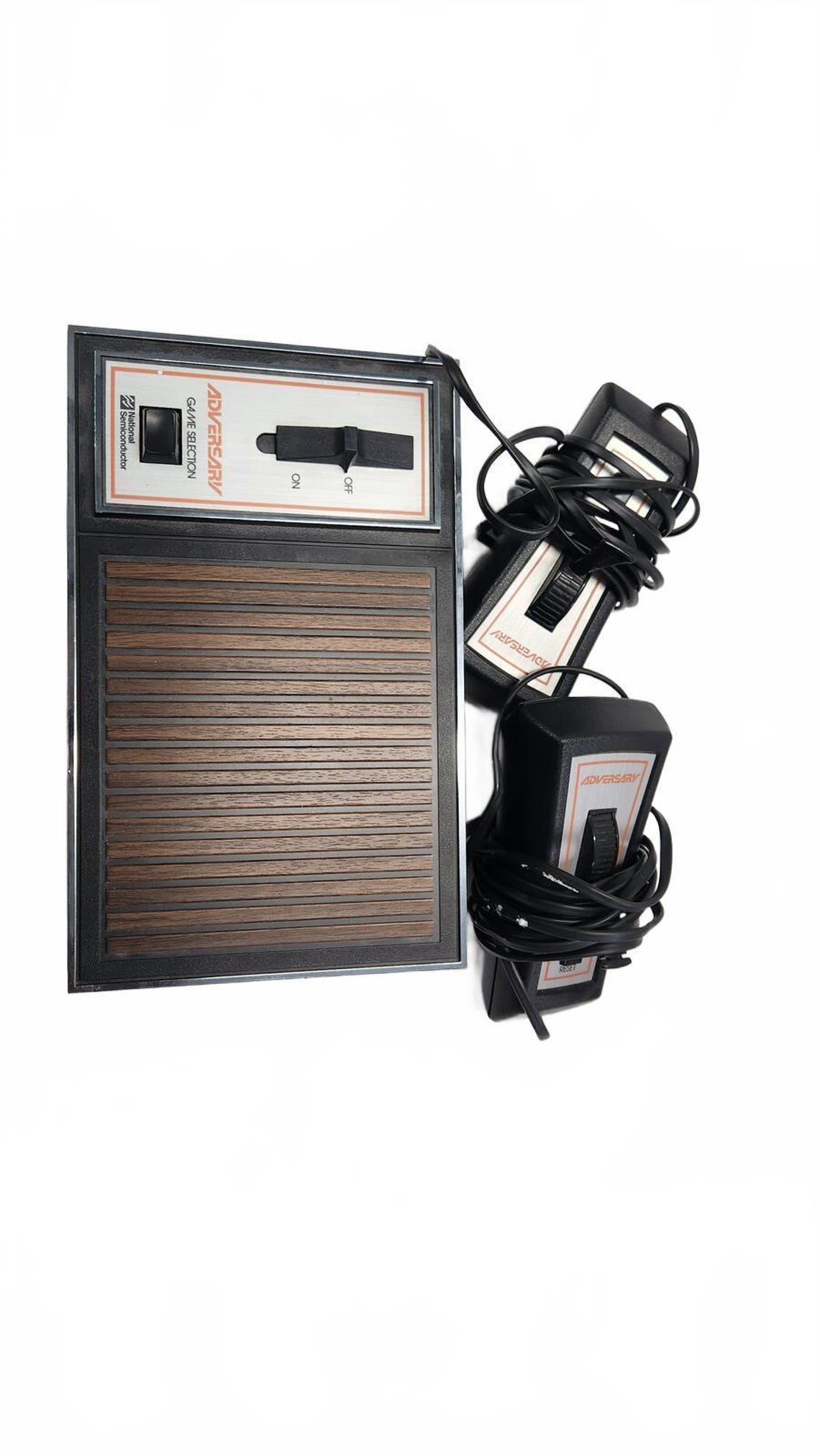 National Adversary Vintage Video Game Console with Controllers, foto 2 di 5