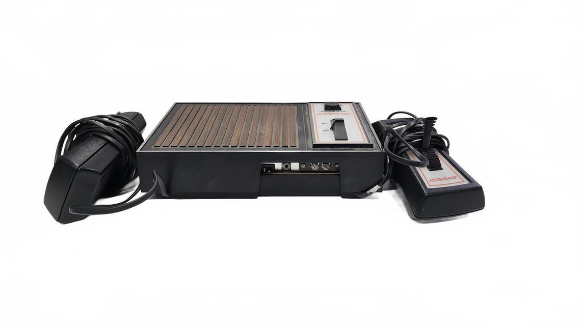 National Adversary Vintage Video Game Console with Controllers, foto 4 di 5