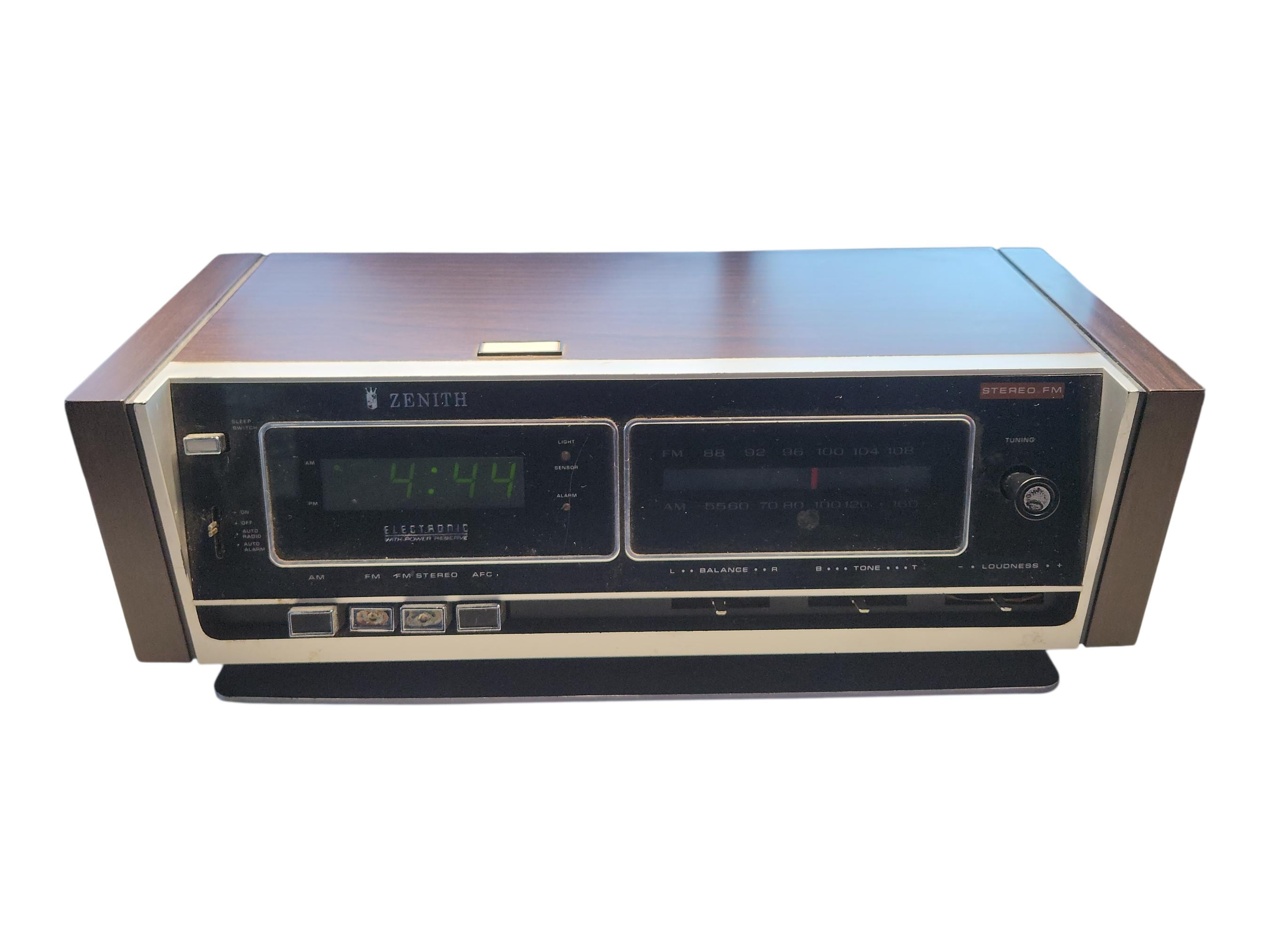 Clock, Zenith, Digital, Radio Alarm Clock, AM/FM Radio Works