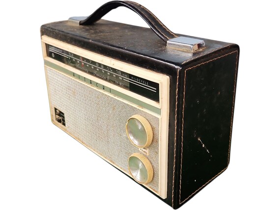 Radio, Hitachi, Model TH-812, Range 530 - 1605 Kc, Not Tested
