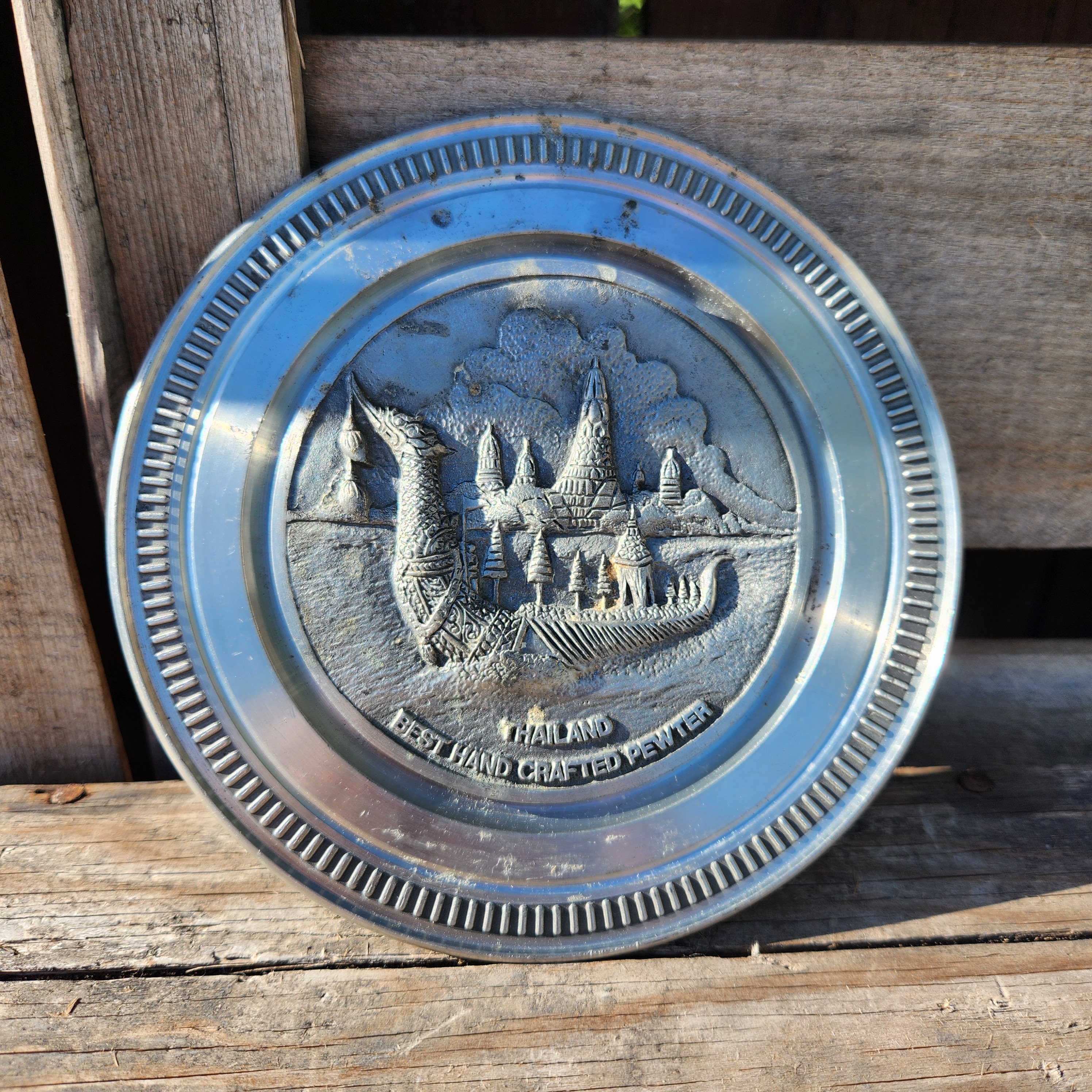 タイ製チュラロンコン大学PEWTERプレート台座付き 伝統工芸品 値下げ