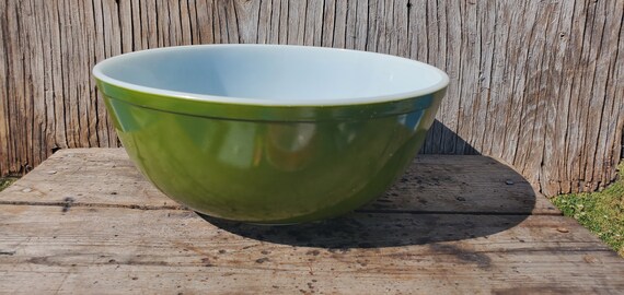 Pyrex Mixing Bowls, Set of 3, Nesting, Orange, Yellow, Green