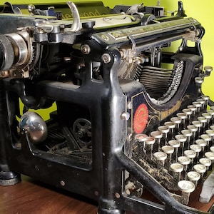 Antique Underwood Typewriter No. 5, w/ Original Cover (Spacebar Key Broken)