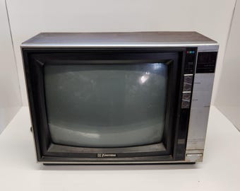 日立製　昭和レトロ　ブラウン管テレビ 日立P-42ブラウン管テレビ、電源は入ります、レトロテレビ、RF入力なし