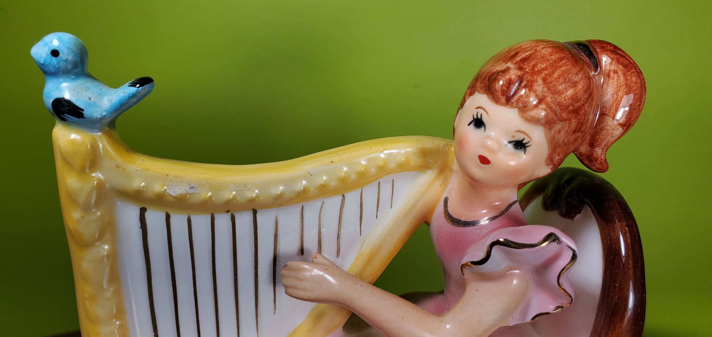 ハープを演奏する女性のオルゴール ヴィンテージ磁器製オルゴール ハープを演奏する女性像（回転式