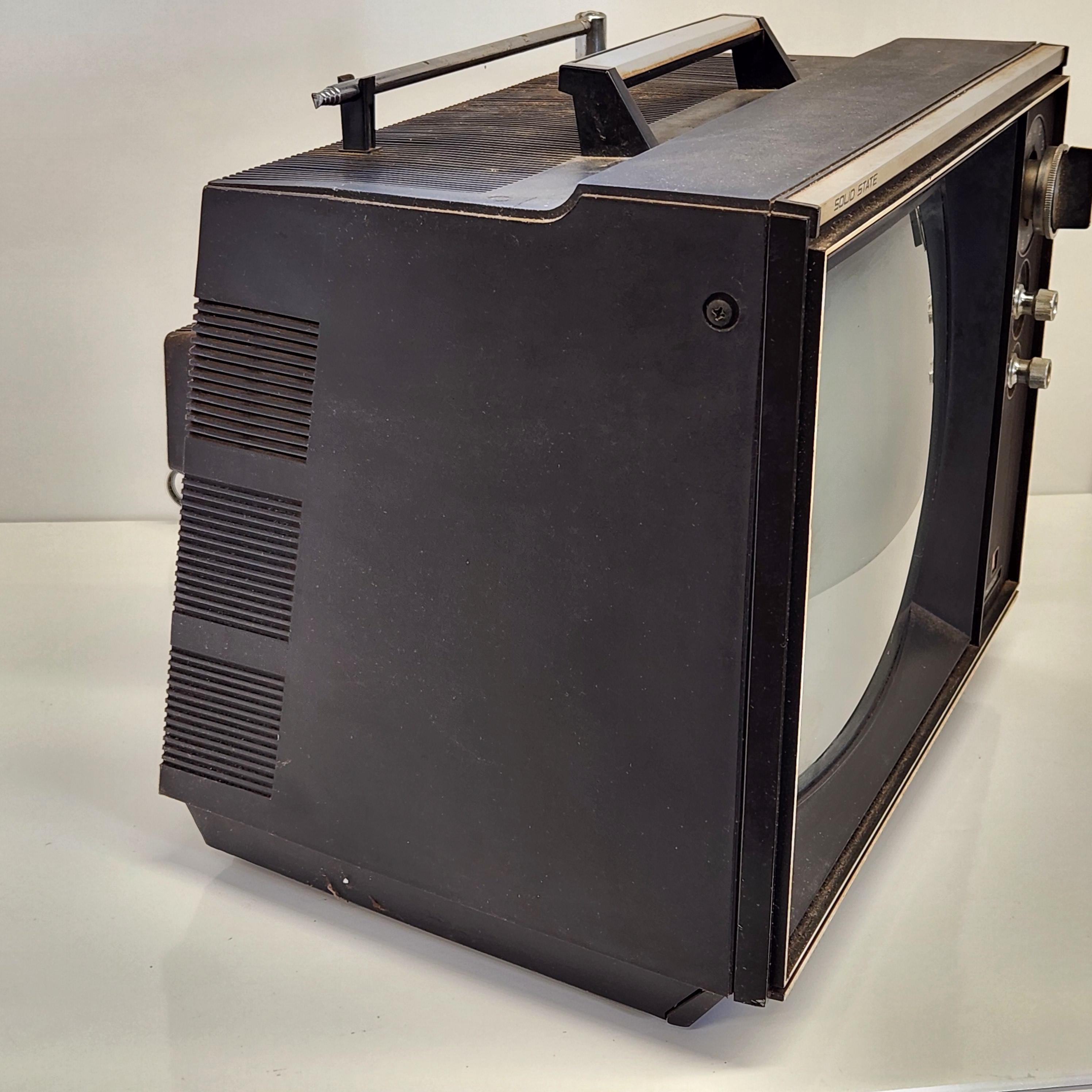 Television, Hitachi P-42 CRT, Turns On, Retro TV, Made in Television, Hitachi P-42 CRT, Turns On, Retro TV, Made in
